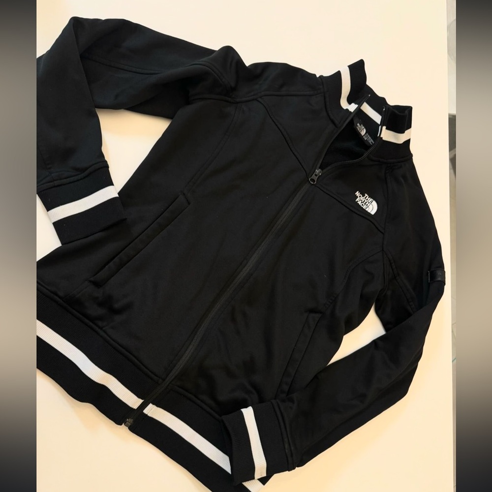 Women’s north face sweater
